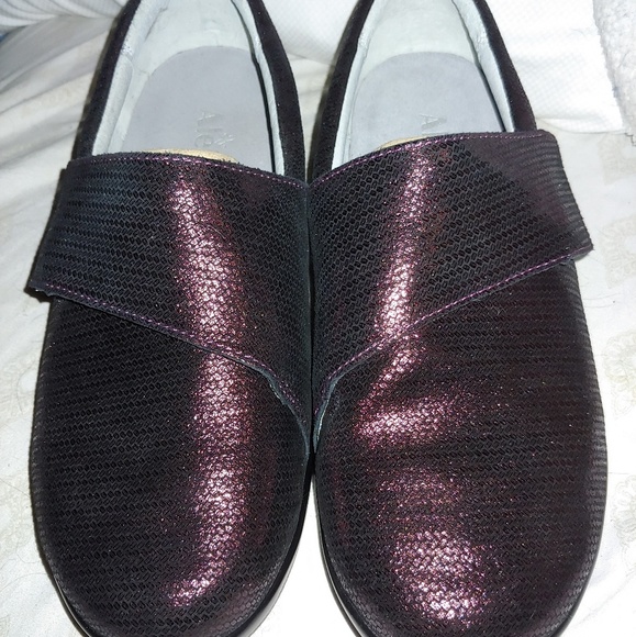 Alegria Shoes - NIB Alegria Textured Nubuck Slip-on 38W